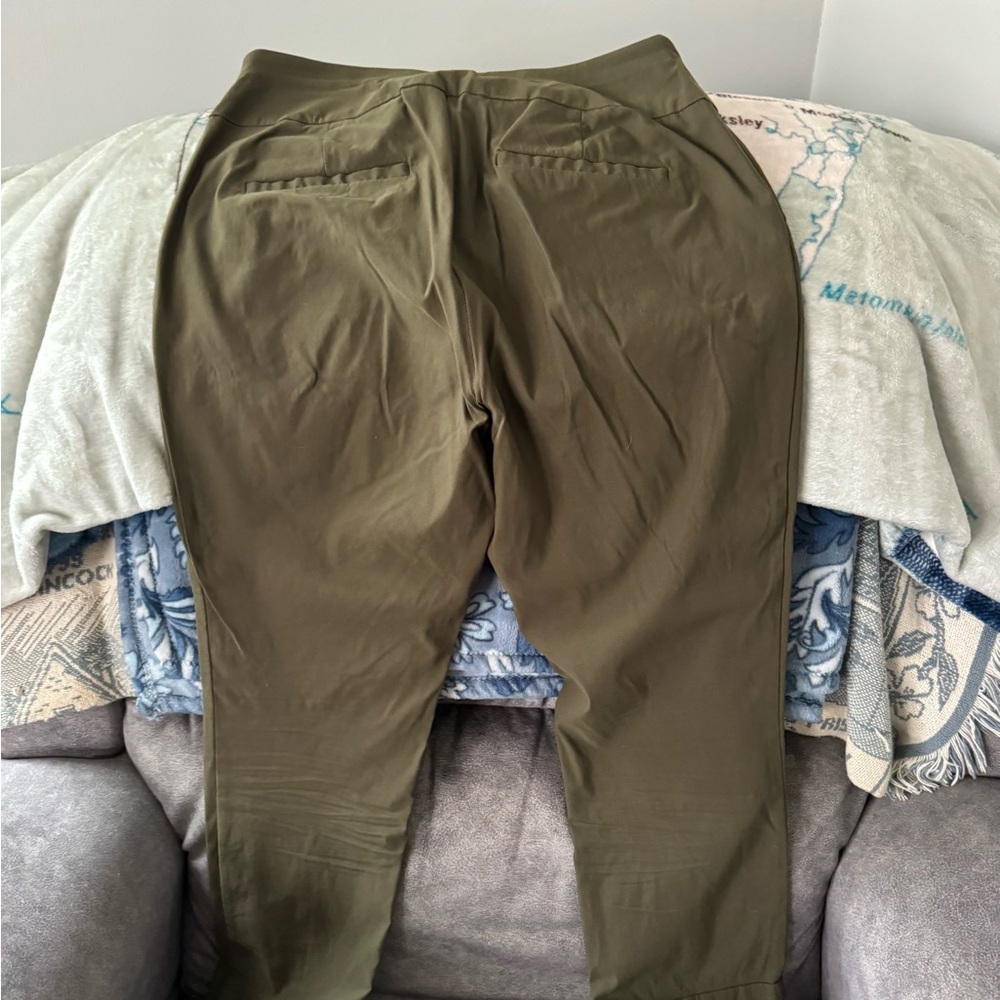 Womens size lg pull on cropped pants
